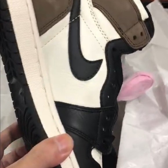 Nike Jordan 1 - Picture 3 of 5